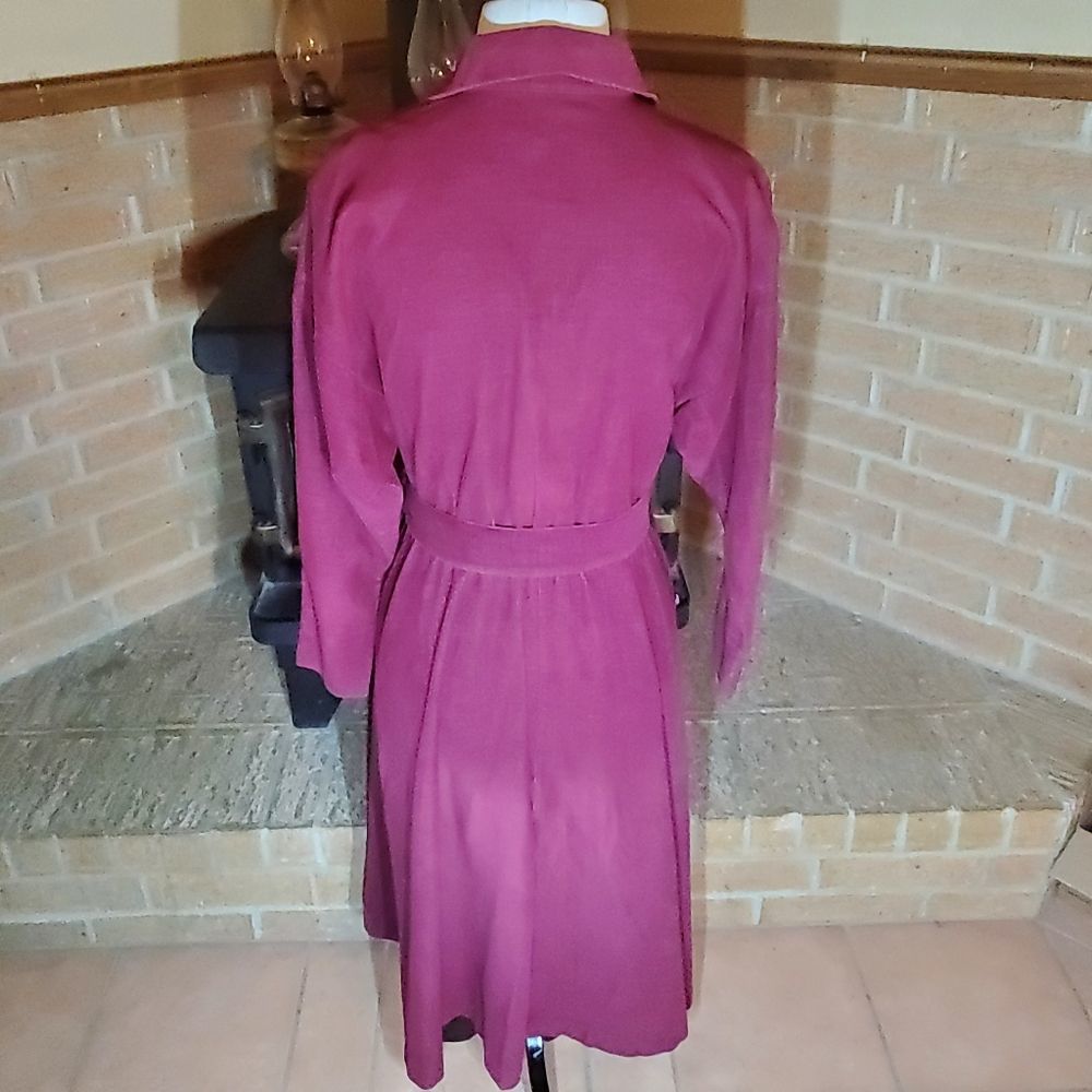 Vintage Caron Maroon Corduroy Dress. Snap closure to waist - Picture 2 of 4